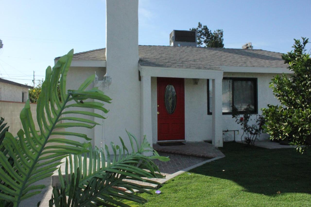 Entire 3 Bedroom With Golf Putting & Hot Apartment