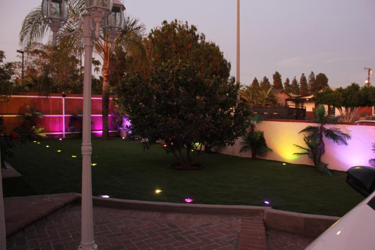 Entire 3 Bedroom With Golf Putting & Hot Apartment Los Angeles