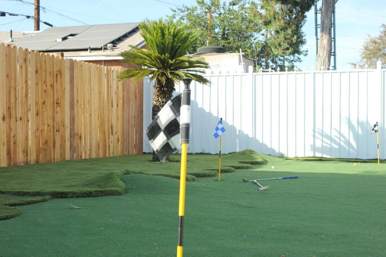 Entire 3 Bedroom With Golf Putting & Hot * Los Angeles