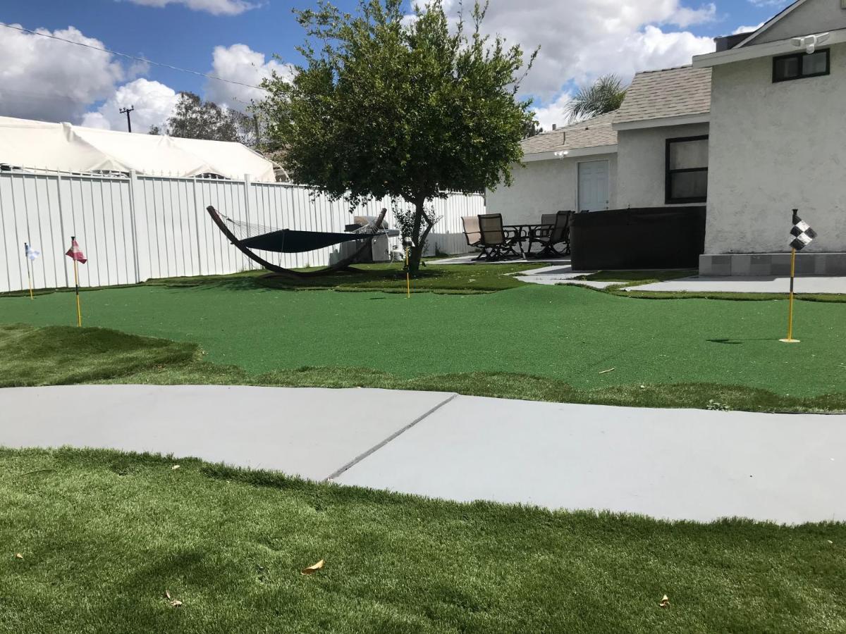 Entire 3 Bedroom With Golf Putting & Hot * Los Angeles