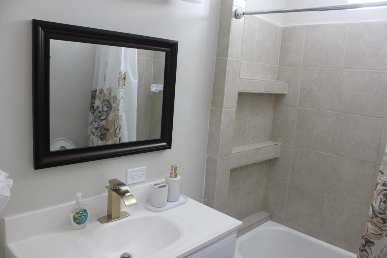 Entire 3 Bedroom With Golf Putting & Hot Appartement