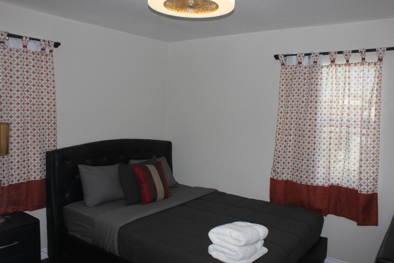 Entire 3 Bedroom With Golf Putting & Hot Apartment *